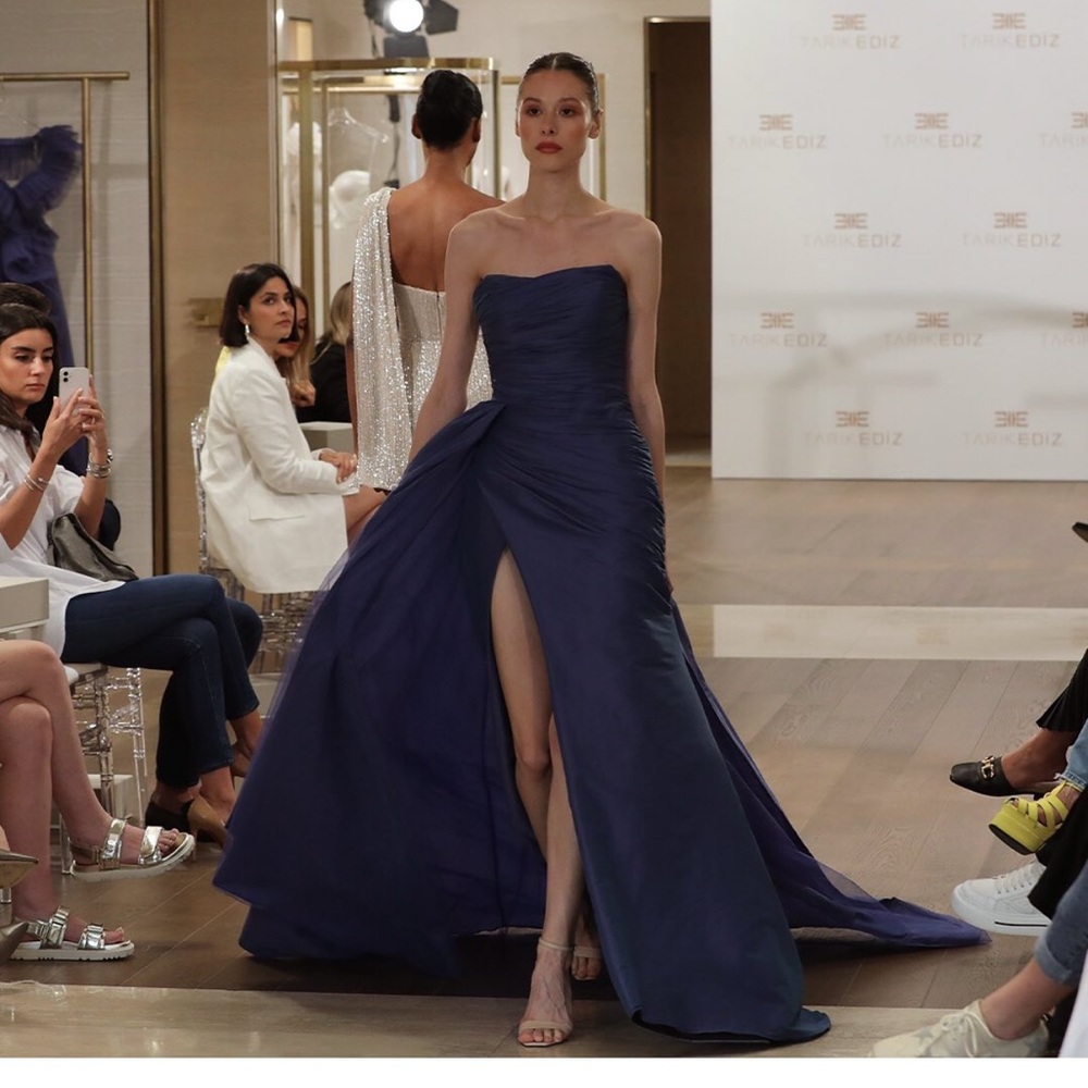 Terik Ediz 2022 Spring/Summer collection Midnight Blue evening gown. Size 12